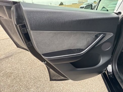 Used 2022 Tesla Model Y Long Range image 29