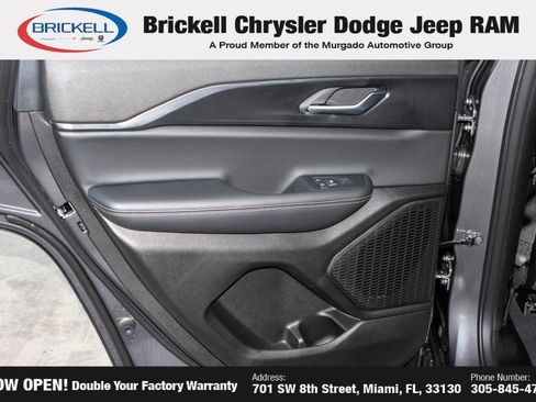 New 2025 Jeep Grand Cherokee Laredo image 11