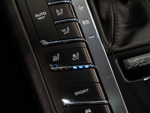 Used 2018 Porsche Macan AWD/4WD image 14