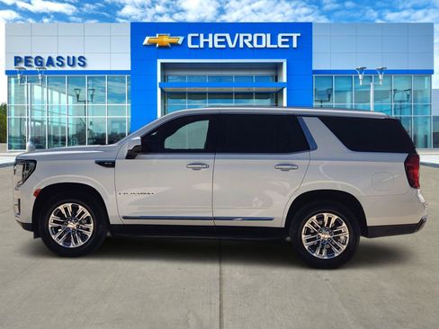 Used 2023 GMC Yukon SLT RWD image 3