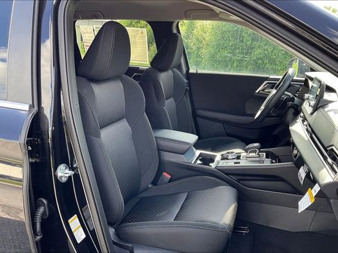 New 2025 Mitsubishi Outlander ES image 8
