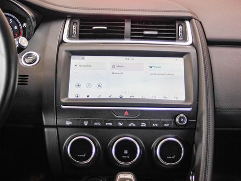 Used 2020 Jaguar E-PACE SE image 13