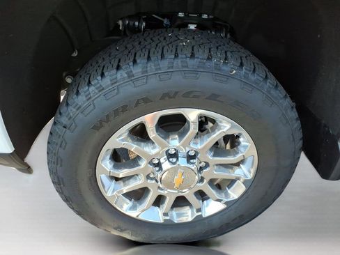 Used 2025 Chevrolet Silverado 2500 LT w/ Z71 Chrome Sport Edition AWD/4WD image 8