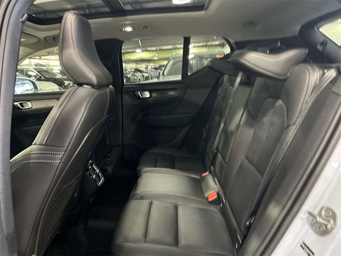 Certified 2025 Volvo XC40 B5 Core image 23