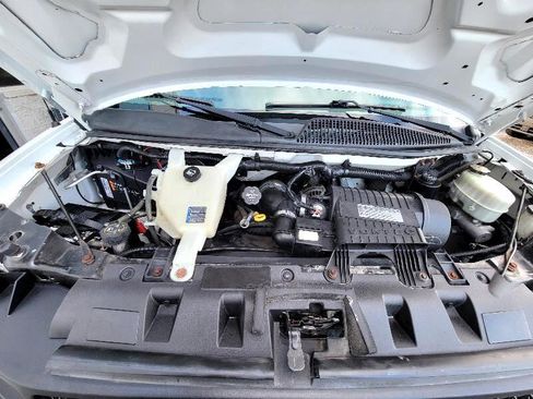 Used 2014 Chevrolet Express 4500 Extended image 45