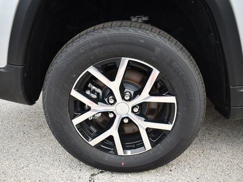New 2025 Jeep Grand Cherokee L Limited AWD/4WD image 7