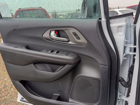 New 2026 Chrysler Pacifica Select image 32