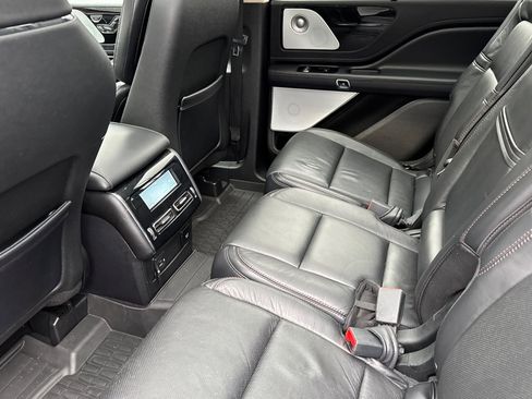 Used 2020 Lincoln Aviator Reserve w/ Equipment Group 202A image 12