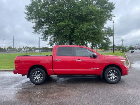 Used 2021 Nissan Titan SV w/ SV Convenience Package AWD/4WD image 8