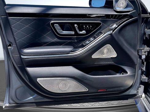 Used 2022 Mercedes-Benz S 580 4MATIC Sedan w/ AMG Line Package image 23