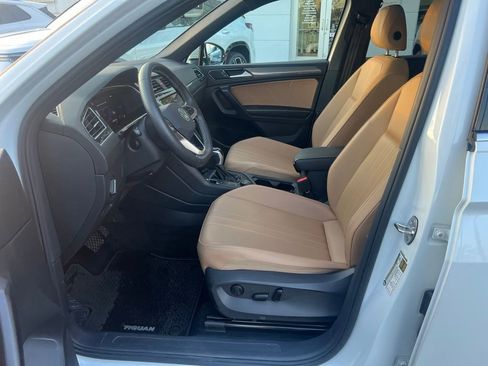 Used 2023 Volkswagen Tiguan SE w/ Panoramic Sunroof Package AWD/4WD image 11