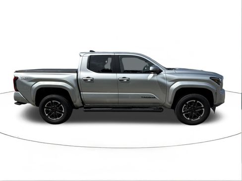 Used 2025 Toyota Tacoma TRD Sport AWD/4WD image 2