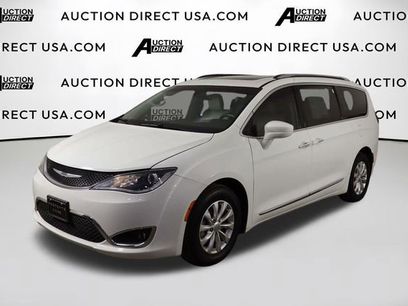 Used 2018 Chrysler Pacifica Touring-L Plus w/ Tire & Wheel Group