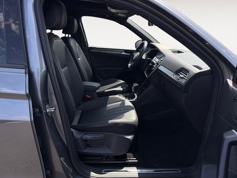 Used 2023 Volkswagen Tiguan SE R-Line FWD image 19