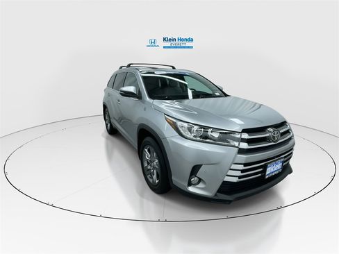 Used 2017 Toyota Highlander Limited Platinum w/ Carpet Mat Package image 4