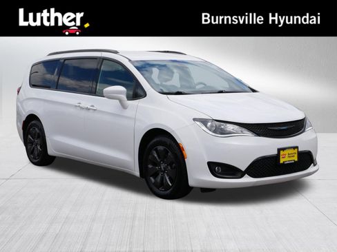 Used 2020 Chrysler Pacifica Touring-L w/ S Appearance Package FWD image 1
