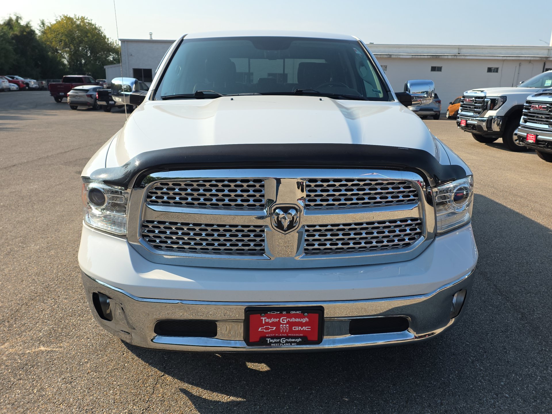 Used 2016 RAM 1500 Laramie w/ Convenience Group AWD/4WD image 3