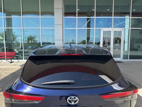 Used 2021 Toyota Highlander XSE AWD/4WD image 17
