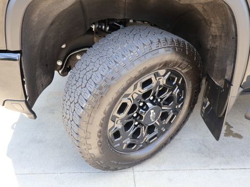 Used 2024 Chevrolet Silverado 2500 LT w/ Midnight Edition AWD/4WD image 46