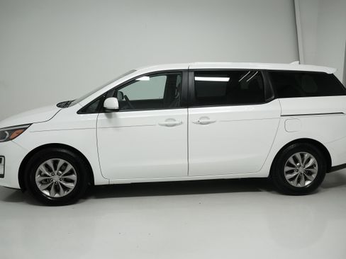 Used 2021 Kia Sedona LX image 7