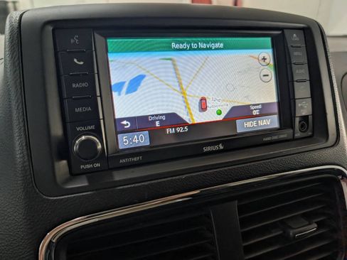 Used 2017 Dodge Grand Caravan Crew FWD image 9