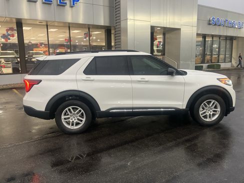 Used 2025 Ford Explorer Active w/ Active Comfort Package AWD/4WD image 9