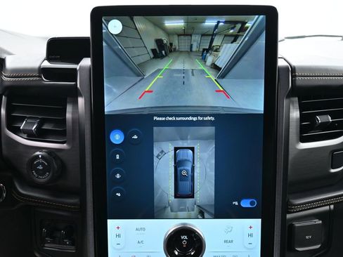 Used 2024 Ford Expedition Platinum image 14