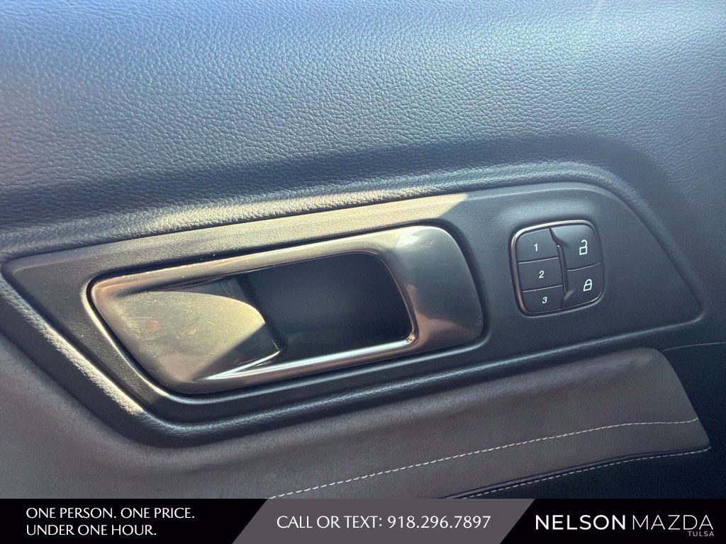 Used 2019 Ford Mustang Shelby GT350 w/ Technology Package RWD image 18