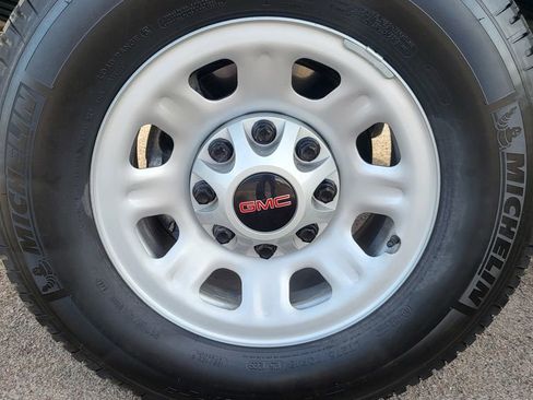 Used 2024 GMC Sierra 2500 Pro AWD/4WD image 11