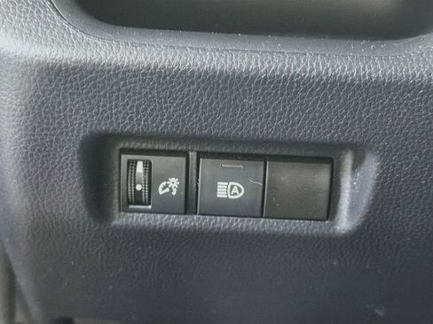 Used 2021 Toyota RAV4 LE FWD image 16