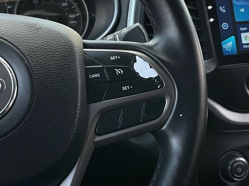 Used 2019 Jeep Cherokee Latitude Plus w/ Comfort/Convenience Group image 14