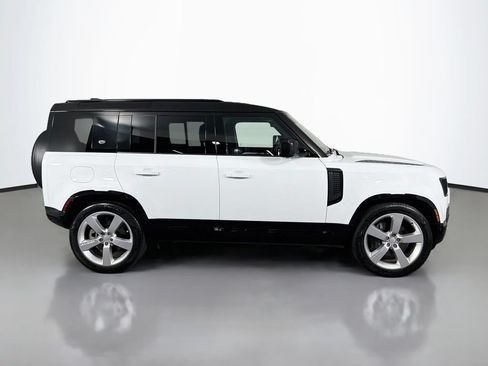 Used 2024 Land Rover Defender 110 X-Dynamic SE AWD/4WD image 4