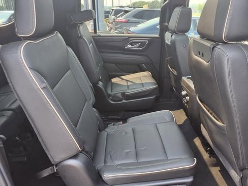 Used 2021 GMC Yukon XL SLT w/ SLT Premium Package image 13