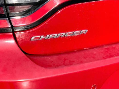 Used 2015 Dodge Charger SXT w/ Driver Confidence Group image 9