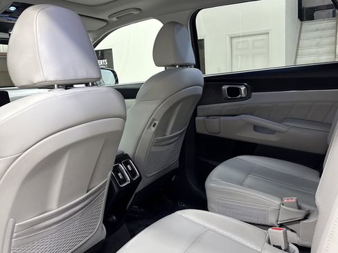 Used 2024 Kia Sorento SX image 15