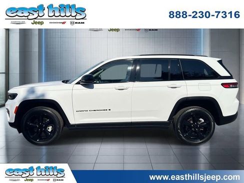 Used 2023 Jeep Grand Cherokee Limited w/ Black Appearance Package image 4