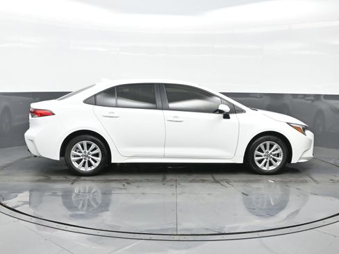 Used 2023 Toyota Corolla LE image 7