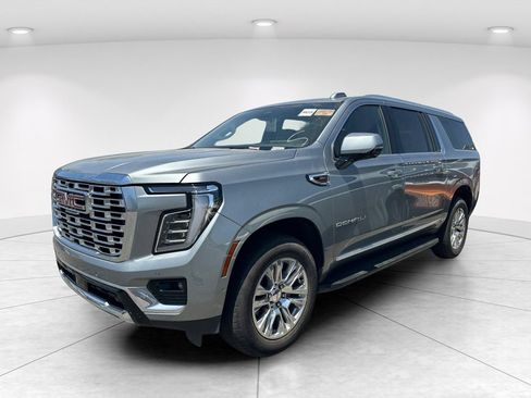 Used 2025 GMC Yukon XL Denali AWD/4WD image 2