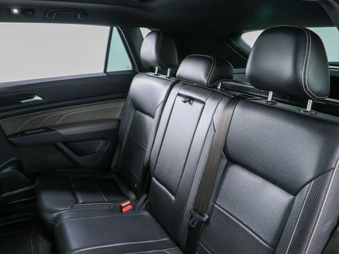 Used 2021 Volkswagen Atlas Cross Sport SE w/ Panoramic Sunroof Package FWD image 26