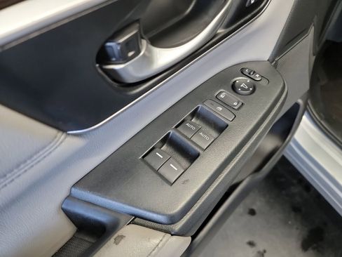 Used 2018 Honda CR-V Touring image 14