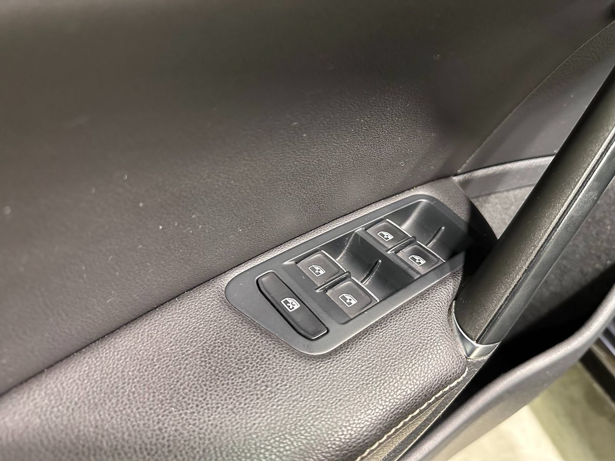 Used 2018 Volkswagen Golf 4-Door AWD/4WD image 22