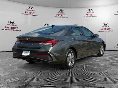 New 2026 Hyundai Elantra SE image 3