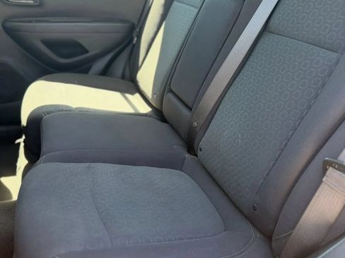 Used 2020 Chevrolet Trax LS FWD image 17