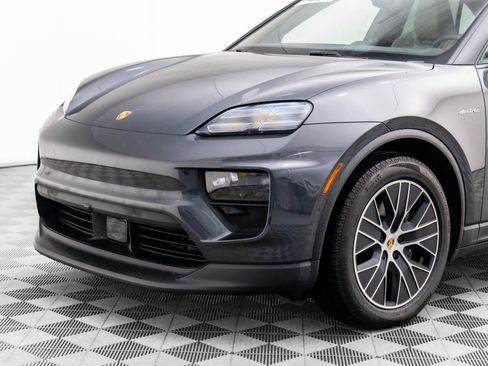 Certified 2025 Porsche Macan 4 Electric image 34