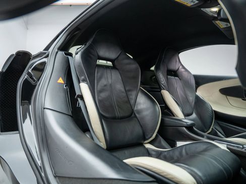 Used 2017 McLaren 570S Coupe RWD image 17