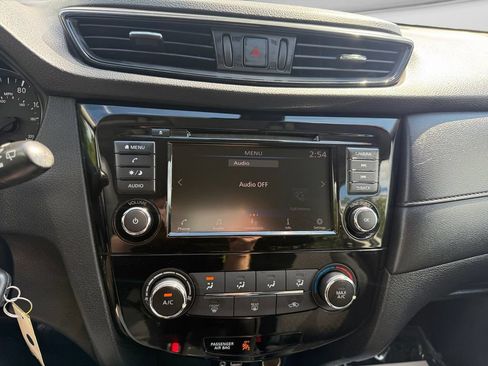 Used 2020 Nissan Rogue S AWD/4WD image 11
