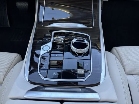 Used 2024 BMW X7 xDrive40i w/ Executive Package image 24