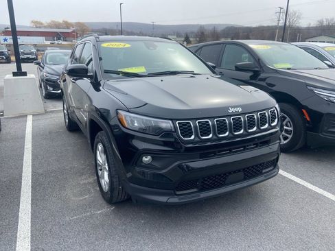 Used 2024 Jeep Compass Latitude image 1