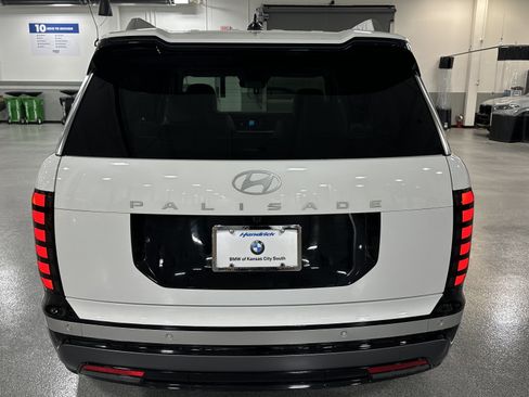 Used 2026 Hyundai Palisade Limited FWD image 9