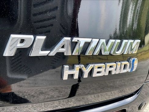 Used 2024 Toyota Sienna Platinum FWD image 8